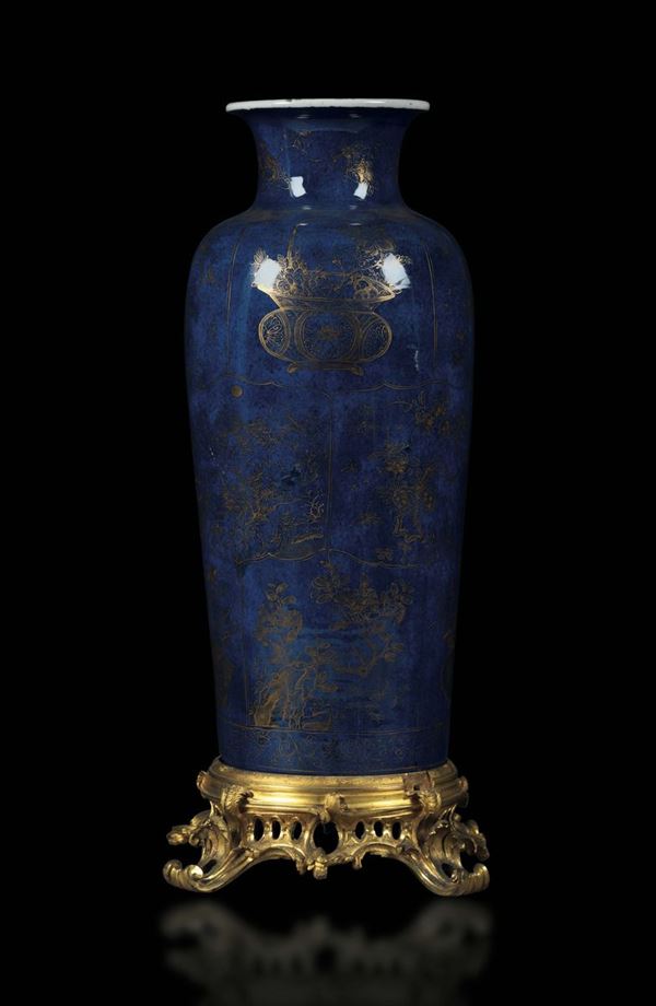 Vaso in porcellana blu e oro, Cina dinastia Qing, XVIII secolo
