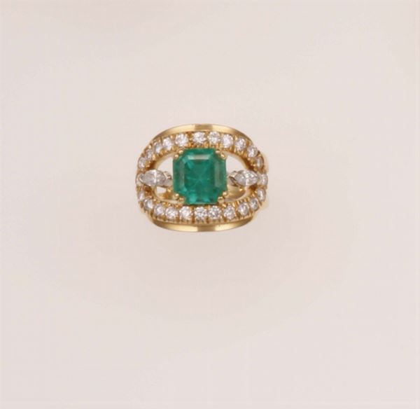 Repossi. Anello con smeraldo Colombia di ct 3,00 circa e diamanti a contorno