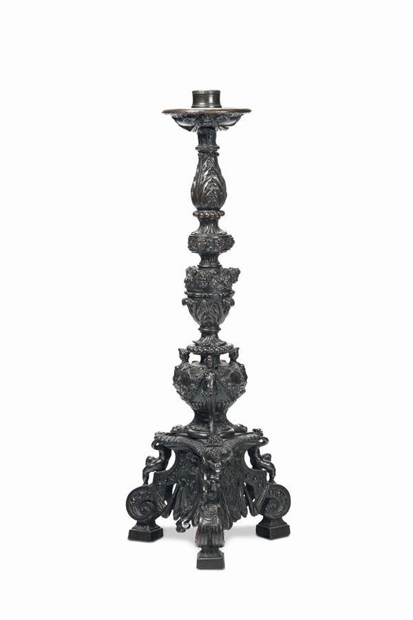 Importante candeliere in bronzo fuso, cesellato e patinato. Niccolò Roccatagliata e bottega, Venezia prima metà del XVII secolo
