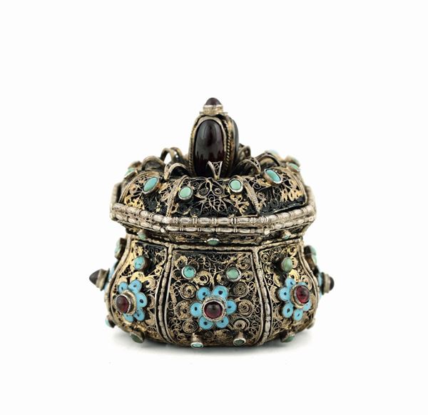 A box in gilded filigree silver, enamels and coloured stones, Austro-Hungarian manufacture from the 19th-20th century