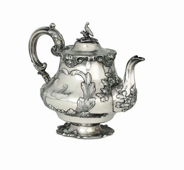 A teapot in sterling silver, molten, embossed and chiselled, unidentified silversmith, London 1846
