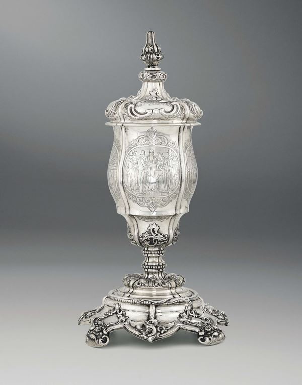 Coppa con coperchio in argento fuso, sbalzato e cesellato, Vienna 1863, argentiere T.S.