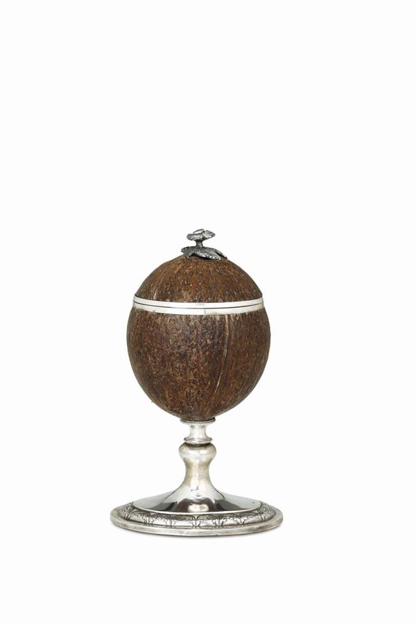 A vase with lid in coconut and silver, Austria 1833, stamps for the city of Graz and silversmith Saviupp