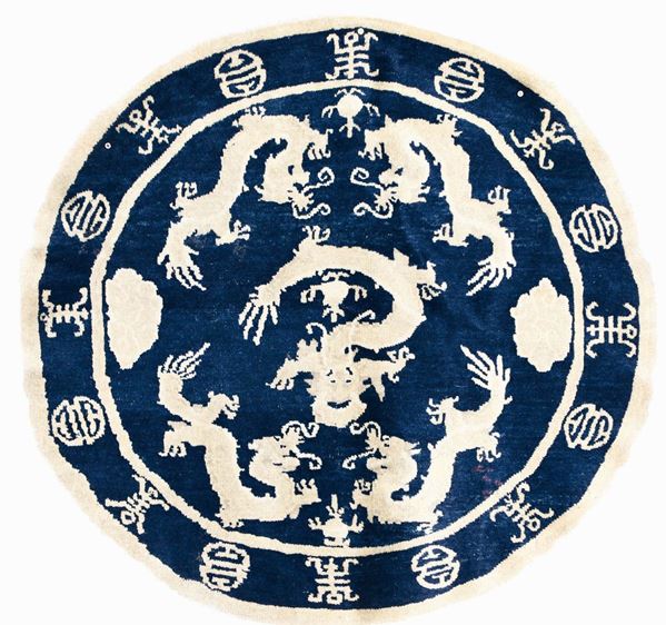 Raro tappeto cinese tondo, seconda meta XIX secolo