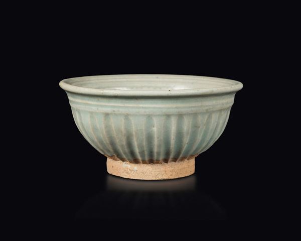 Ciotola scanalata in grès a smalto Celadon, Cina, Dinastia Song (960-1279)