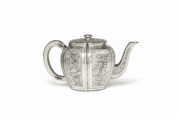 A teapot in first title silver, molten, embossed and chiselled. Maison Odiot, Paris 19th-20th century
