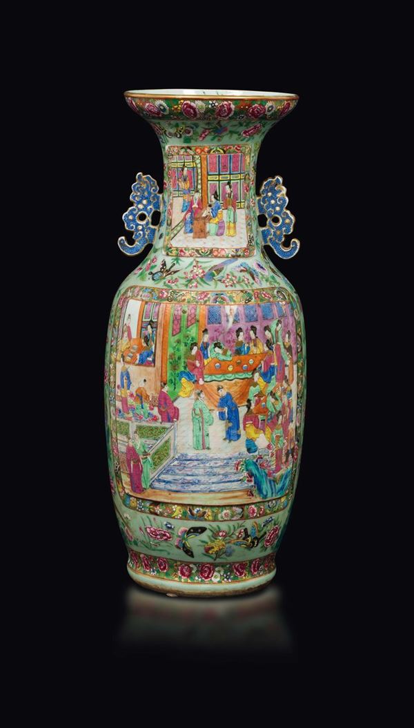 Vaso in porcellana a smalti policromi raffigurante scene di vita di corte, Cina, Dinastia Qing, XIX secolo