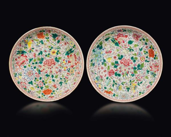 Coppia di piatti in porcellana a decoro millefiori, Cina, Repubblica, XX secolo