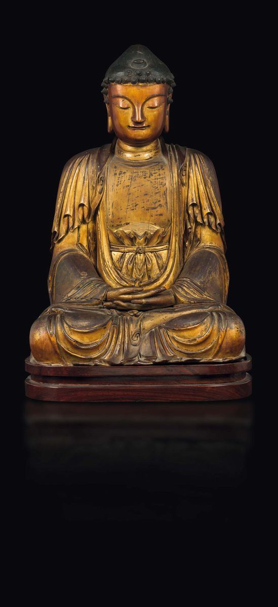 Figura di Buddha seduto in legno laccato e dorato, Cina, Dinastia Ming, XVI secolo