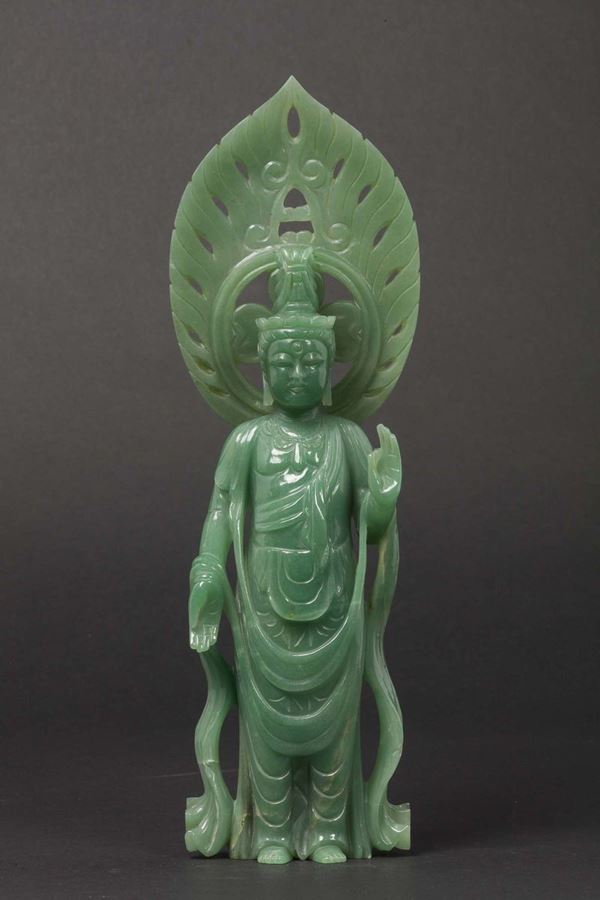Divinità scolpita in giadeite con aura, Cina, inizio XX secolo