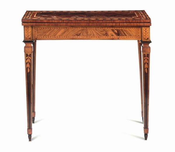A game table in carved and veneered wood, end of the 18th century