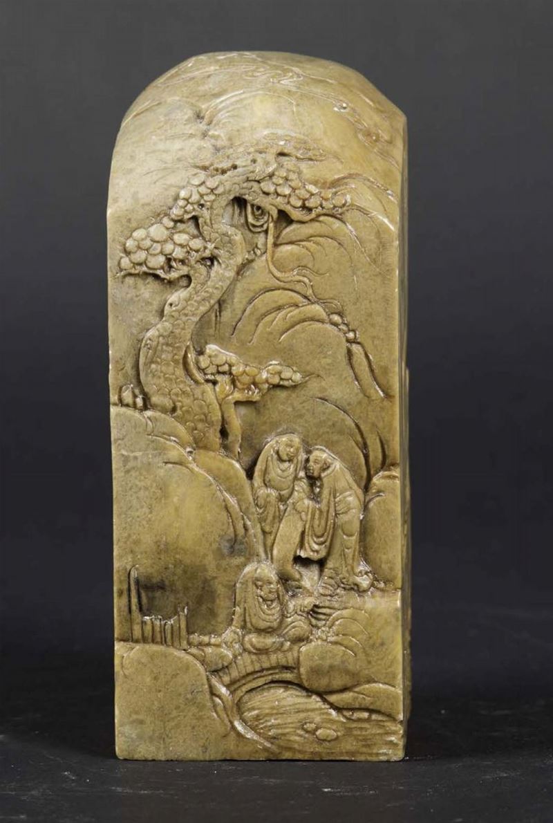 A soapstone seal with figures within a landscape, China, Qing Dinasty, 19th century  - Auction Oriental Art - Cambi Casa d'Aste