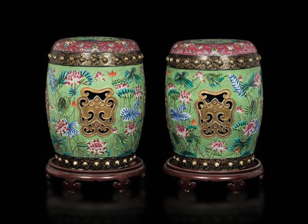 Coppia di garden seats in porcellana Famiglia Rosa con decoro di fiori di loto, Cina, inizio XX secol [..]