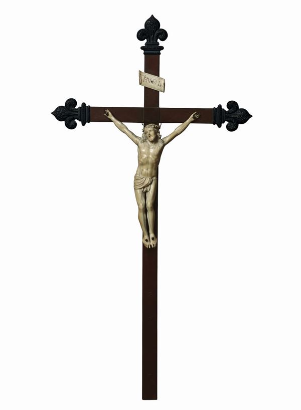 Crocifissione con Cristo in avorio, arte italiana o francese del XVIII secolo