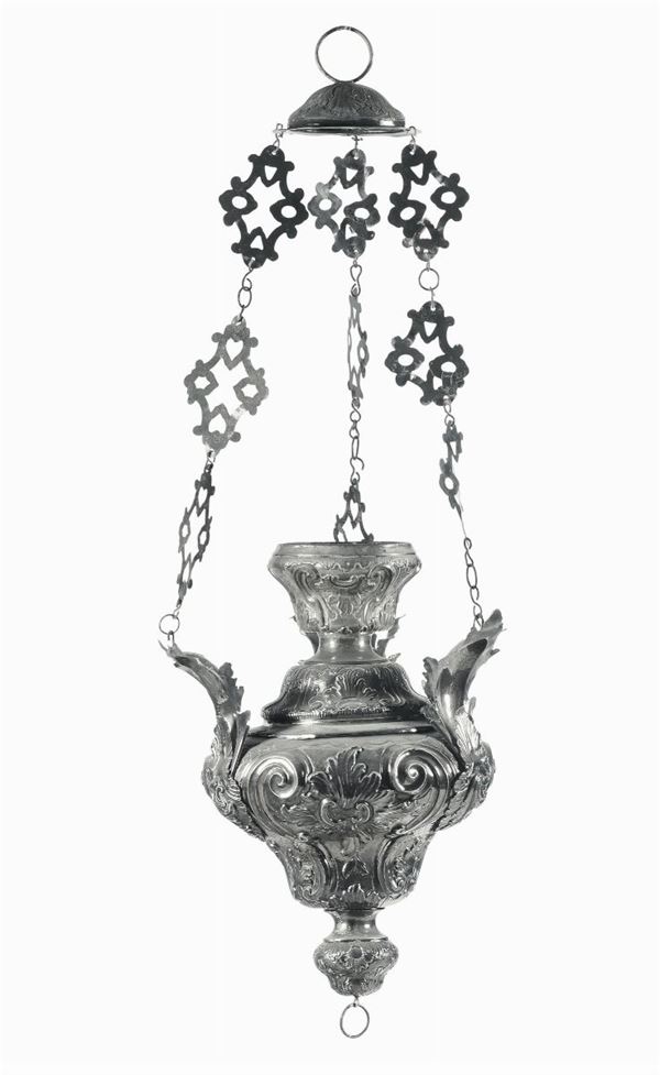 Coppia di lampade votive in argento sbalzato, cesellato e traforato. Genova, bollo della Torretta per  [..]