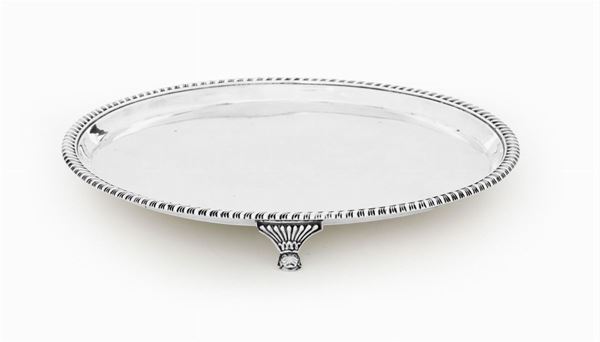 A salver in molten, embossed and chiselled sterling silver, London 1817 silversmith E.C.