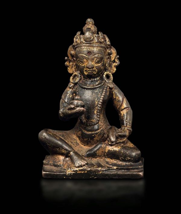 Piccola figura di Amtayus in bronzo con tracce di doratura, Tibet, XVI secolo