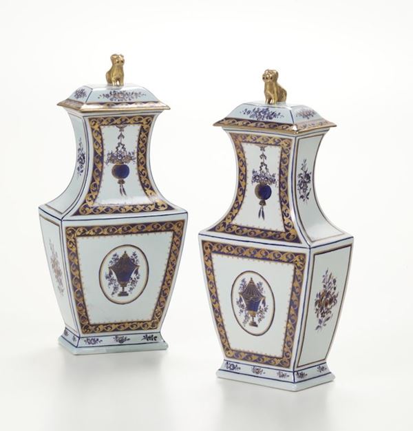 Coppia di vasi con coperchio, Stile Compagnia delle Indie Parigi, Manifattura Samson, XIX Secolo