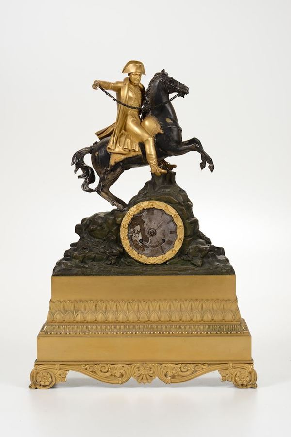Pendola da tavolo in bronzo e bronzo dorato, Francia XIX secolo