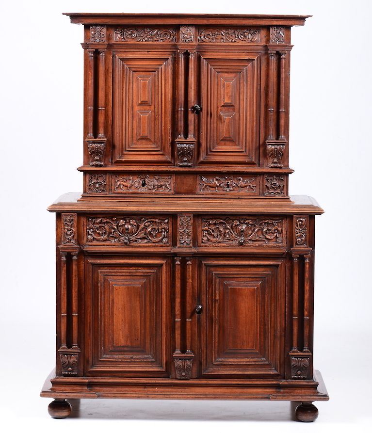Credenza in legno intagliato a doppio corpo, Francia XIX secolo  - Auction Furnitures, Paintings and Works of Art - Cambi Casa d'Aste