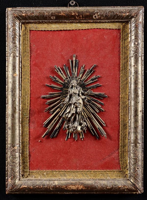 Madonna Immacolata in argento fuso, sbalzato, cesellato e dorato. Manifattura italiana (Genova?) del XIX secolo. Apparentemente priva di bolli.