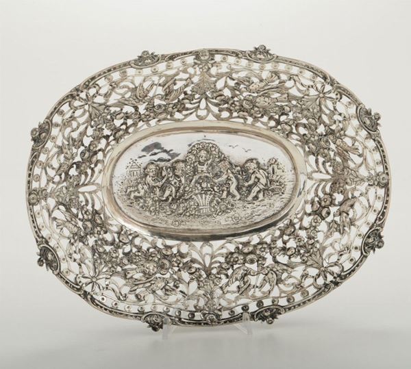 Vassoietto in argento cesellato e traforato, manifattura del XIX-XX secolo