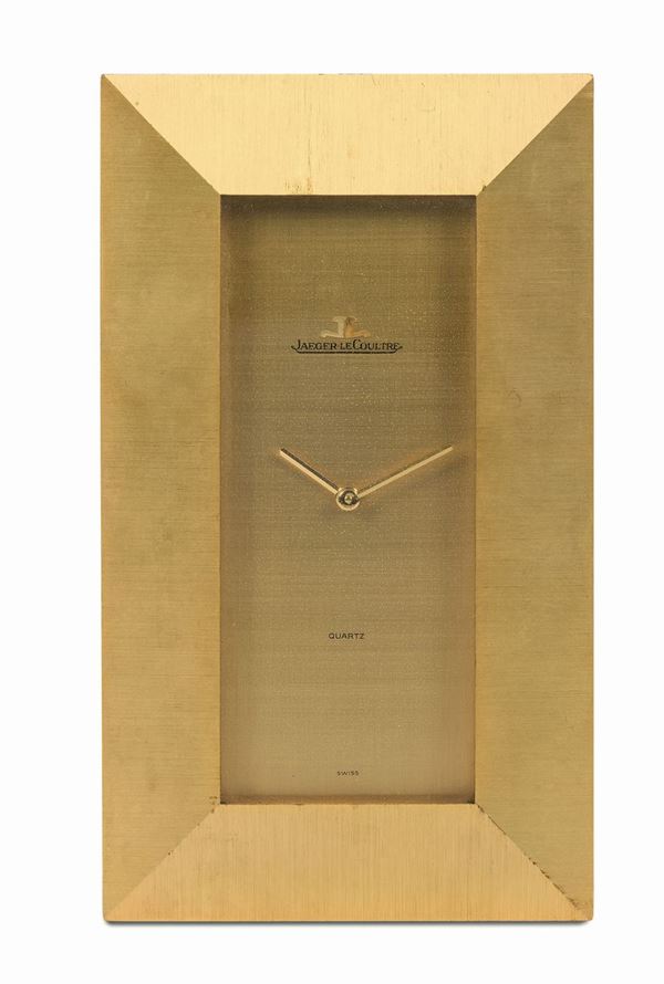 Jaeger LeCoultre. Orologio da tavolo, di forma rettangolare, al quartzo, in ottone dorato. Realizzato nel 1960 circa