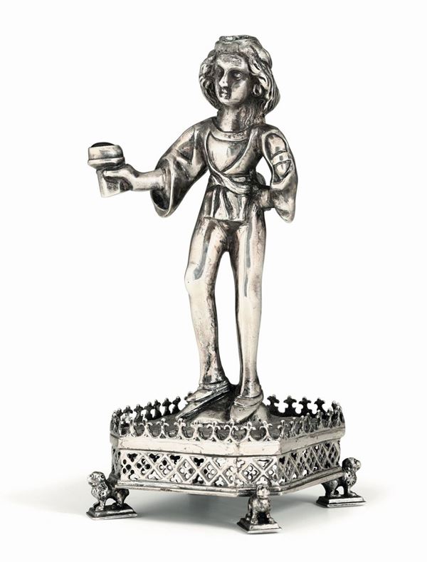 Candeliere in argento fuso e cesellato raffigurante paggio con coppa, manifattura d’oltralpe del XIX-XX secolo (apparentemente privo di punzonatura)