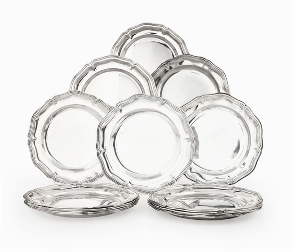 Sedici piatti in argento, manifattura Italiana del XX secolo