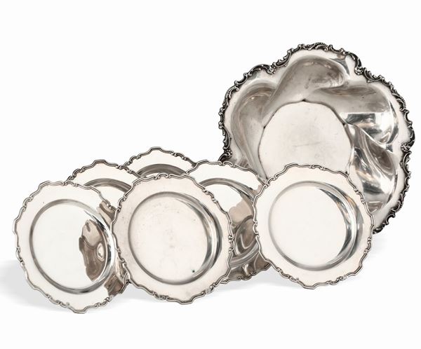 Centrotavola e sei piattini in argento, manifatture Italiane del XX  secolo, argentieri differenti