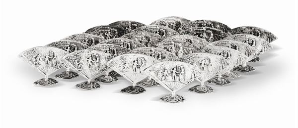 Insieme di ventiquattro segnaposto in argento, manifattura artistica del XX secolo