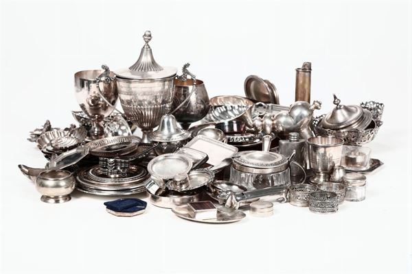 Lotto oggetti in argento e metallo