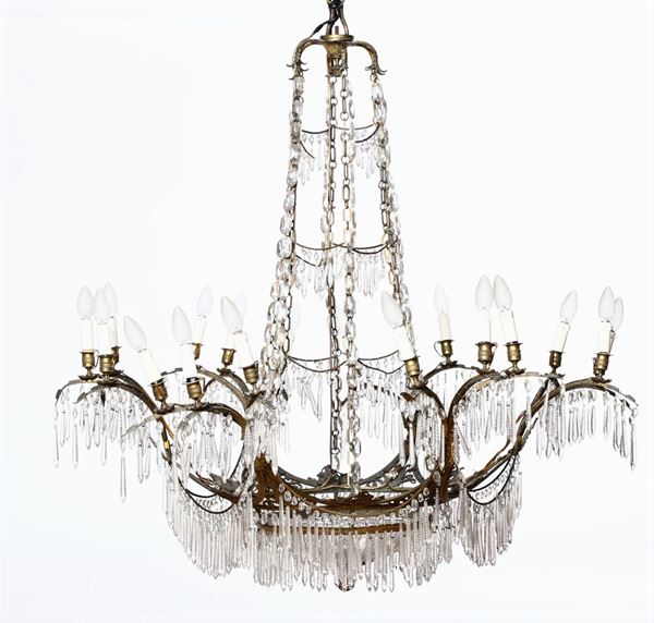 Grande lampadario a 18 luci in metallo e cristalli, XIX secolo