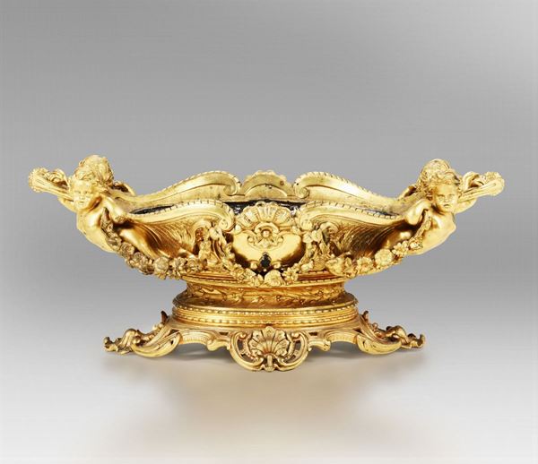 Importante centrotavola in bronzo fuso, dorato e cesellato, Francia, XIX secolo