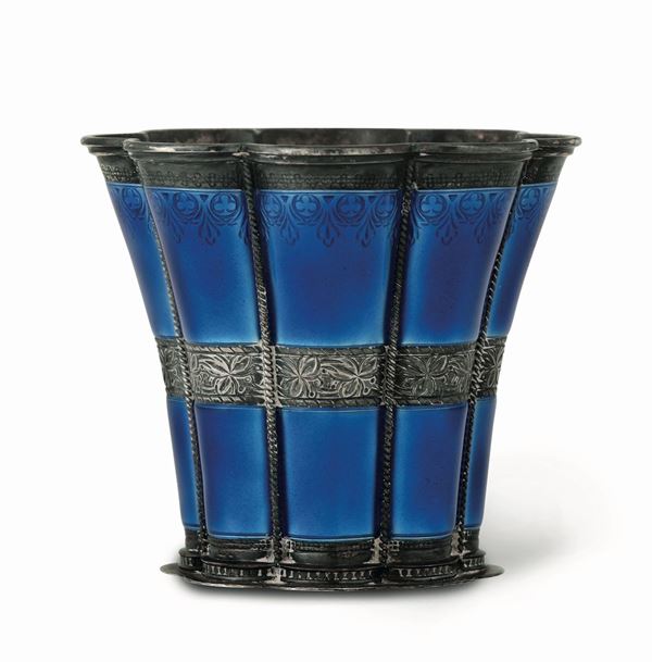 Vaso in argento e smalto blu, XX secolo