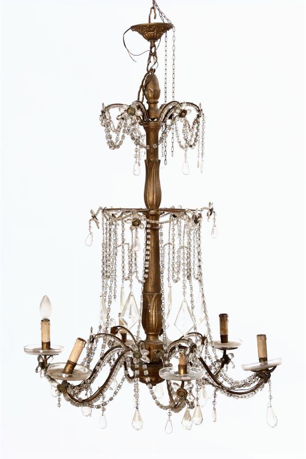 Lampadario in legno intagliato e dipinto e cristalli a sei luci, XVIII secolo