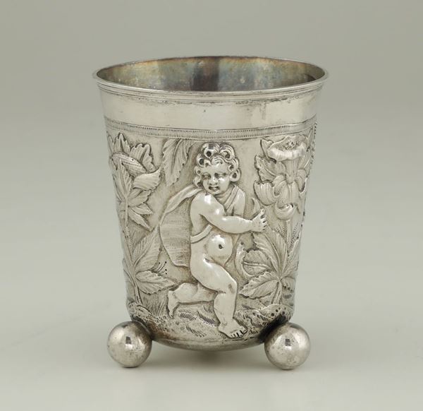 Bicchiere in argento fuso e sbalzato, probabile Svizzera XIX-XX secolo