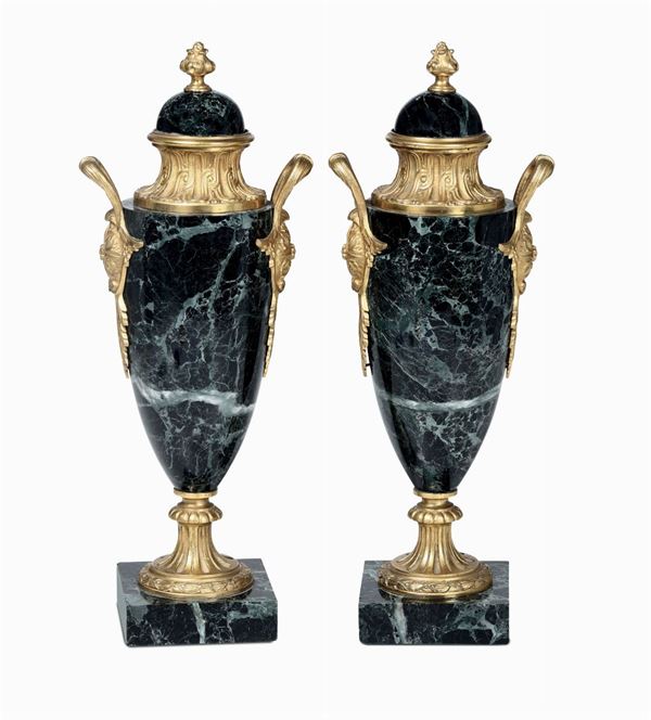 Coppia di vasi in marmo verde e bronzo dorato, XIX-XX secolo