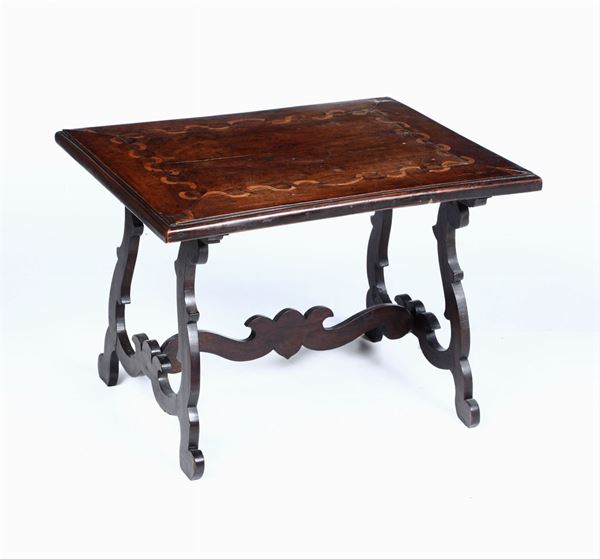 Tavolino da salotto in legno intagliato ed intarsiato, XIX secolo