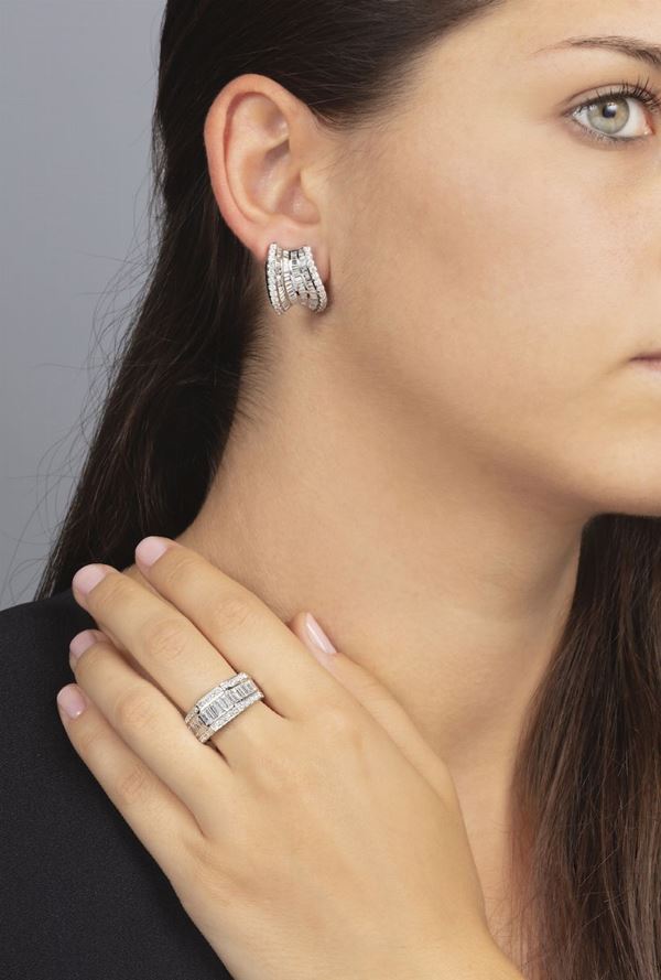 Demi-parure composta da anello ed orecchini con diamanti taglio brillante e baguette