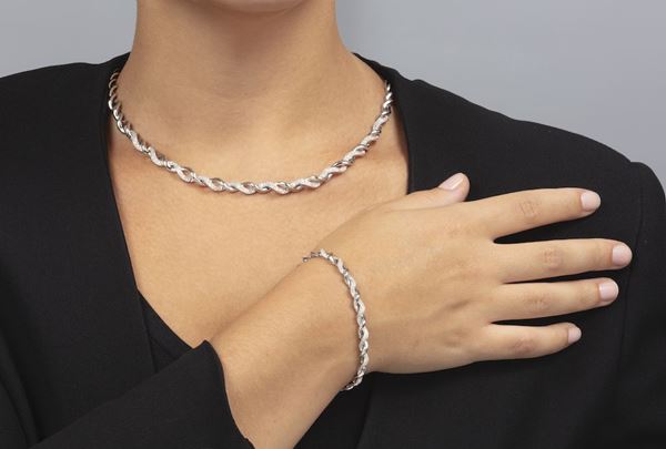 Demi-parure composta da collana e bracciale con diamanti