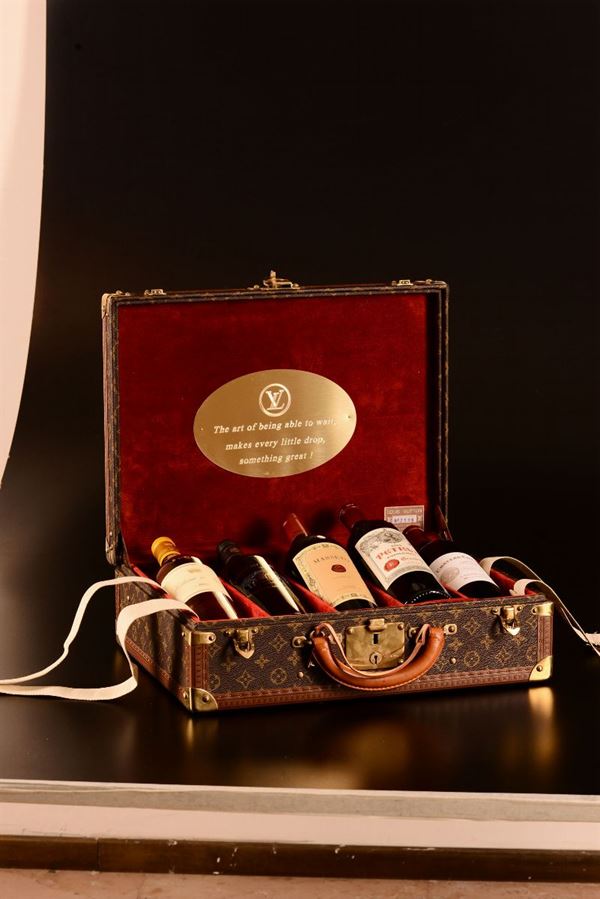 Selezione di vini pregiati entro valigetta Louis Vuitton in tela Monogram con finiture in pelle ed angoli  [..]