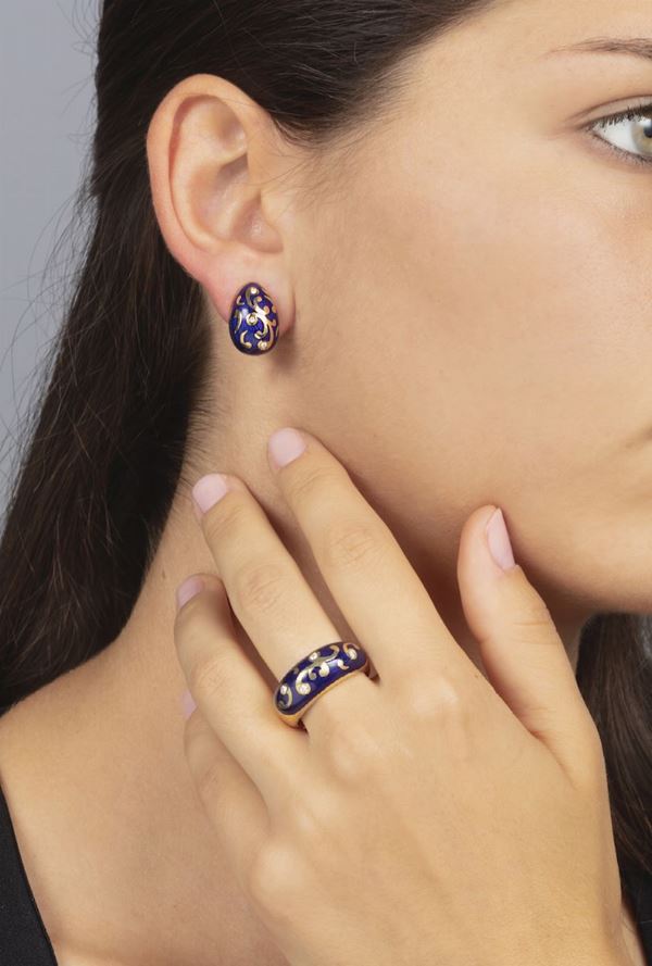 Fabergé. Demi-parure composta da anello ed orecchini con smalto blu e diamanti