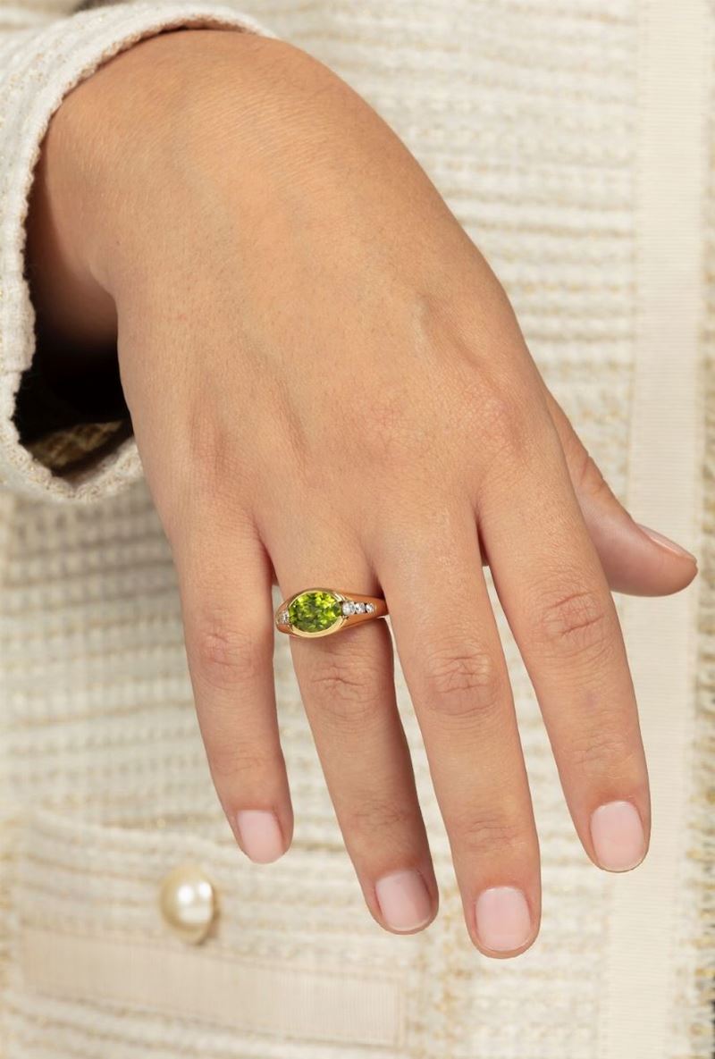 Peridot and diamond ring  - Auction Fine and Coral Jewels - Cambi Casa d'Aste