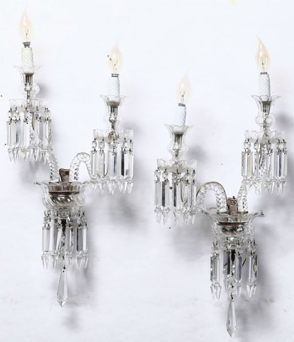 Coppia di appliques a due fiamme in cristallo e vetro. XIX secolo