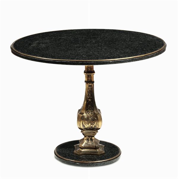 Tavolo circolare in marmo nero e metallo dorato, XIX-XX secolo