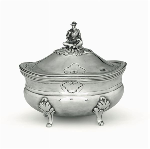 Zuccheriera in argento fuso, sbalzato e cesellato. Torino 1760-65., saggiatore Bartolomeo Pagliani