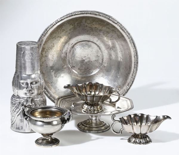 Insieme di sei oggetti in argento