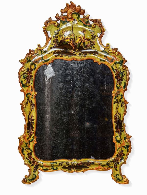 Specchiera veneziana di gusto Luigi XV in legno laccato, XIX secolo