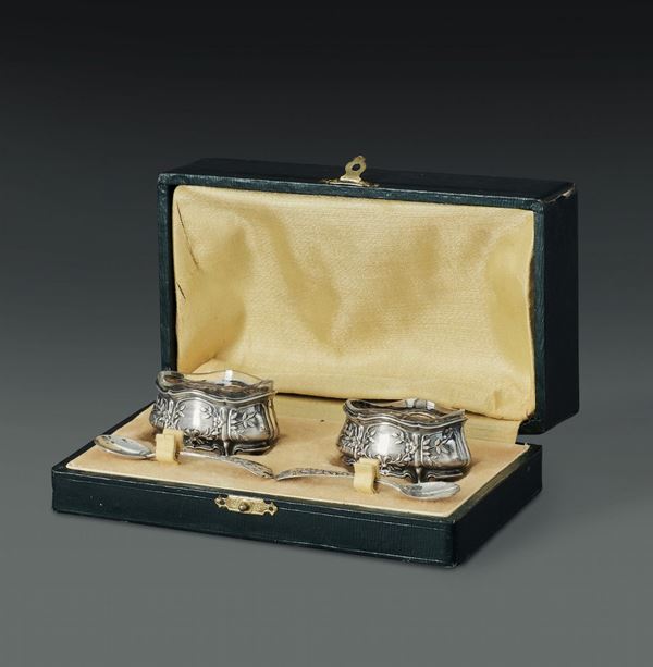 Coppia di salierine in argento e vetro in scatola originale. Argenteria francese prima metÃ  del XX secolo